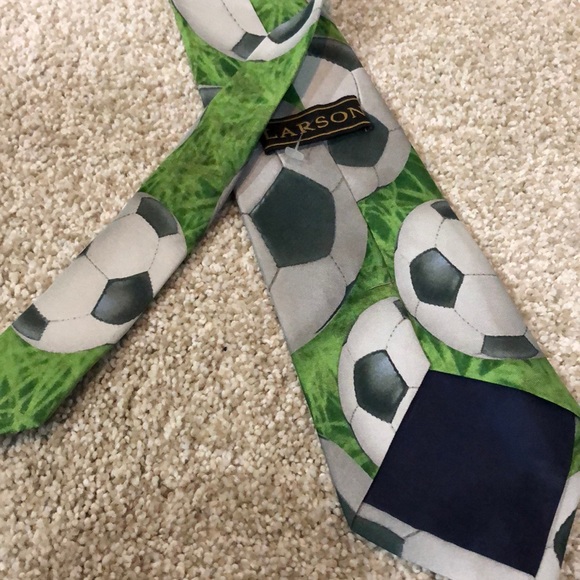 LARSON  Soccer TIE  100% silk😍 - Picture 7 of 8